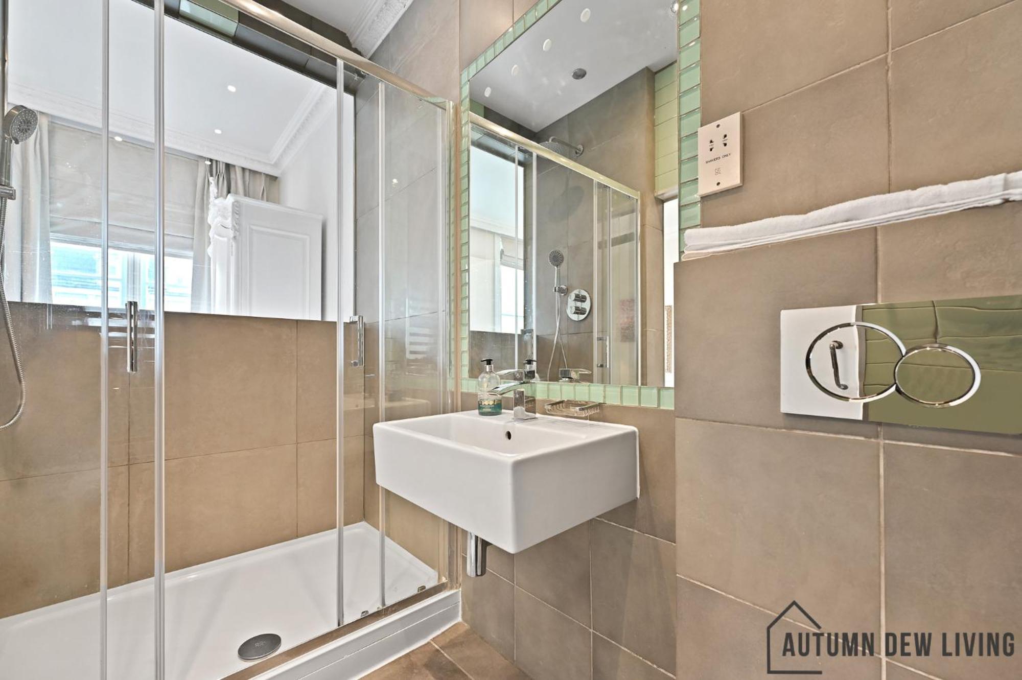 Apartmán Beautiful 2 King Size Beds 2 Bath- Sleeps 5 In Earls Court Londýn Exteriér fotografie